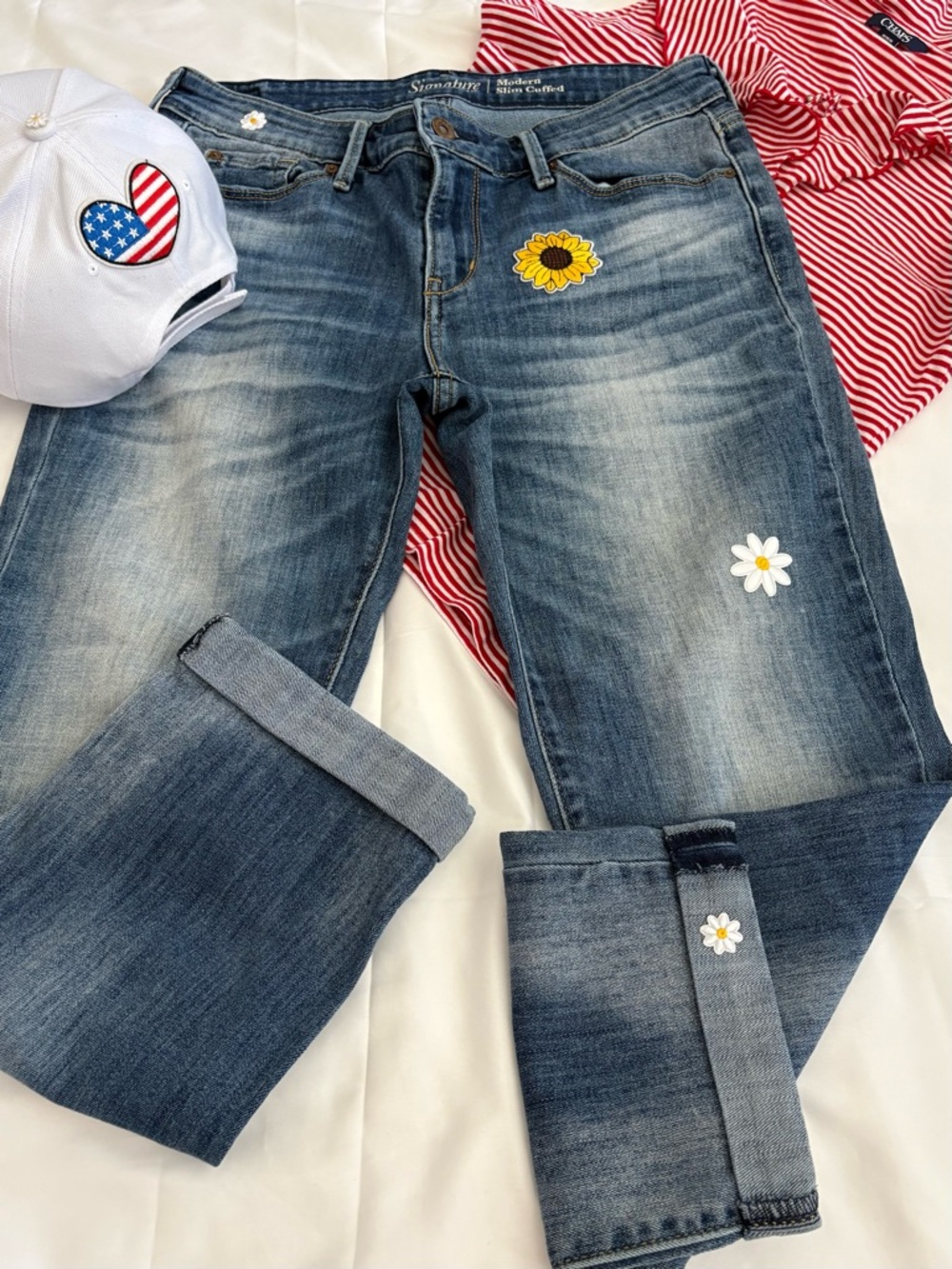 Levi’s Signature Slim Jeans Size 8 W29 Custom Sunflower Daisy Patch Cuffed Y2K